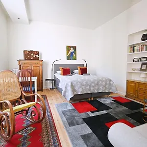 Beige And Red 3city In With Outdoor Parking By Renters Apartament
